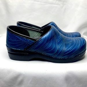 Dansko Blue Tooled Groove Pro Leather Clog Shoes Size 8.5-9/39 like new